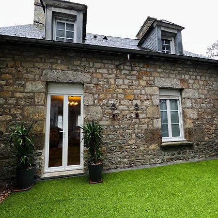 A La Maison - hébergement de luxe Domfront  Extérieur photo